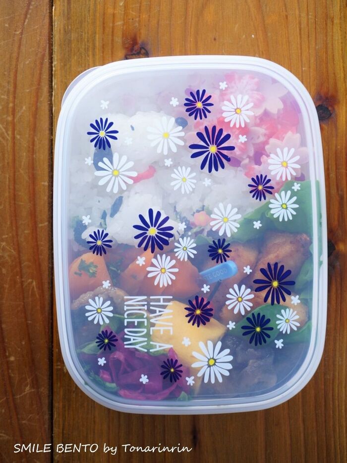 蓋に着目!花柄のお弁当箱