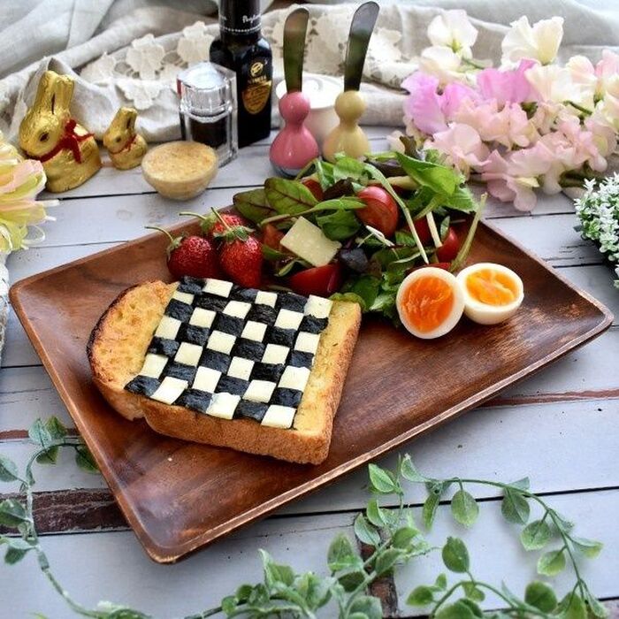 ちょこっと和風な麦味噌バターと海苔チーのモノグラムトースト