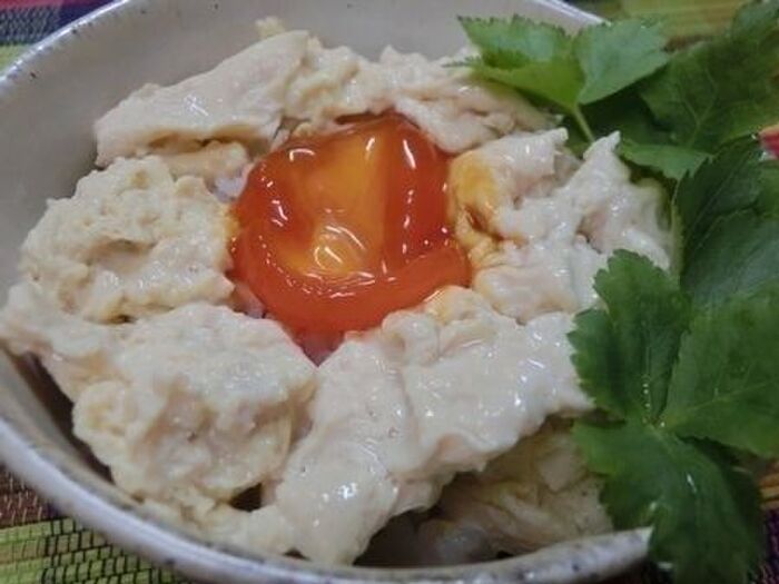 漬け卵黄をからめて♪ 豆乳から作ったゆば丼