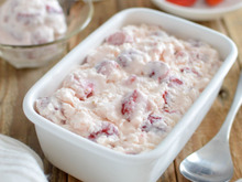 簡単!いちごヨーグルトアイス。生クリーム入り♪おやつ、デザートに。