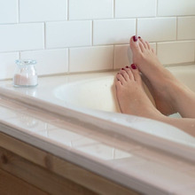 お風呂の水垢を簡単に落とす方法! 頑固な汚れコレ一発