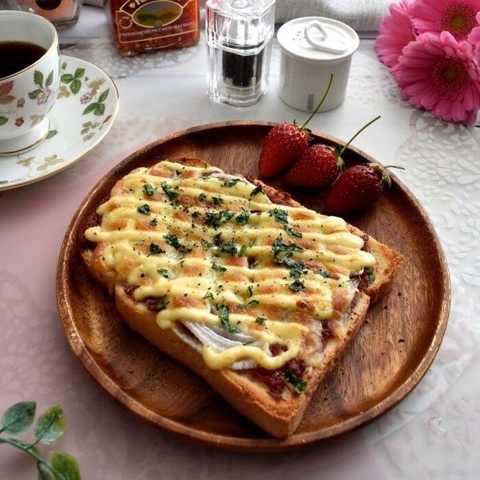 やみつきなおいしさ!新玉ねぎとコンビーフのトースト