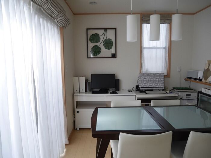 ワークスペースはダイニングの一角に