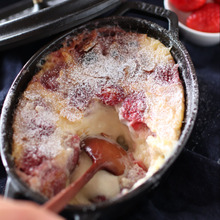 とろ〜り濃厚!ころころイチゴの焼きカスタードプリン