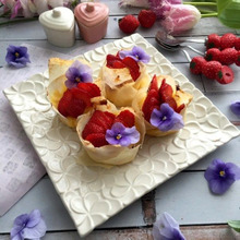 残った春巻きの皮でカスタードたっぷりいちごのミルフィーユ風