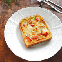 トースターで簡単!カラフル野菜のキッシュトースト