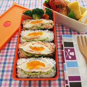 新生活応援!簡単ランチレシピ「ハムエッグのおにぎらず弁当」