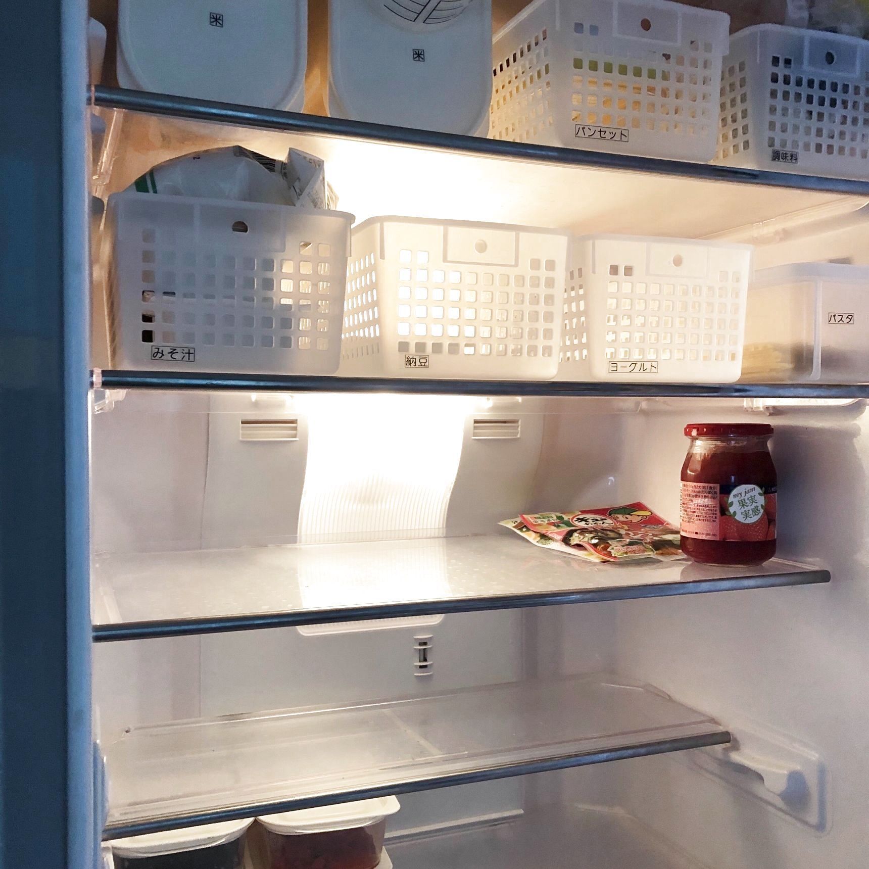 1週間まとめ買いでも、分かりやすい冷蔵庫収納。
