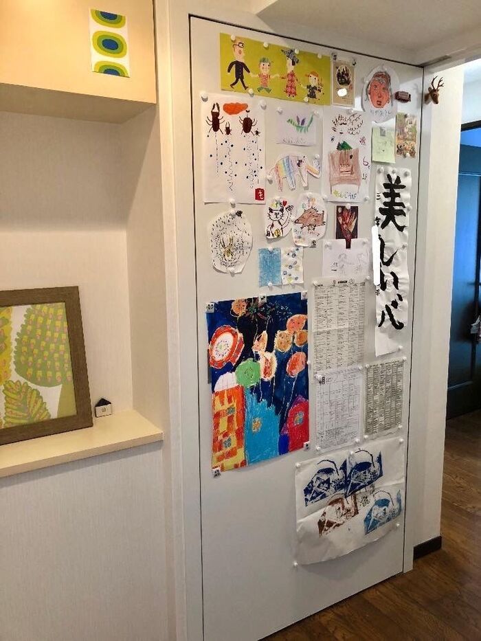 ダイソーマグネットで♪貼り替え簡単!子供美術館