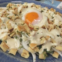 油揚げクルトンがサクサク♪ 新玉ねぎのシーザーサラダ