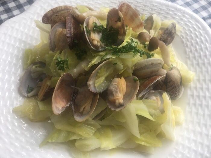 アサリとキャベツのバター蒸し