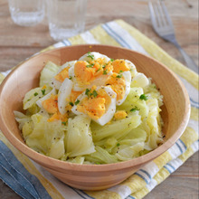 簡単!キャベツとゆで卵のホットサラダ。キャベツが甘い♪