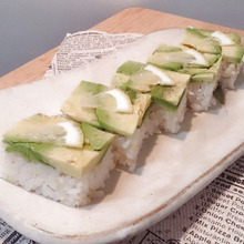 アボカドの押し寿司風*塩 レモン オリーブオイルおにぎり