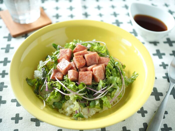 意外なコラボがおいしい!ぽん酢で食べる♡スパムサラダ丼
