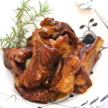 圧力鍋で・ほろほろピリ辛スペアリブ。