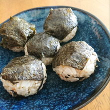 さば缶の炊きこみごはんおにぎり