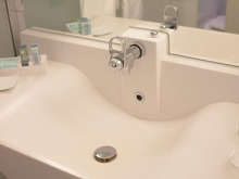 コレで鏡はいつもピカピカにできる!時短掃除のテクニック