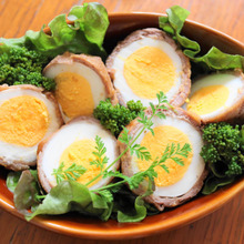 お弁当やポットラックにぴったり!甘辛♡卵の肉巻き