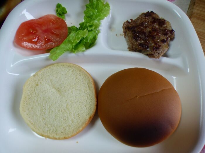 子供にはトレーに乗せると・・