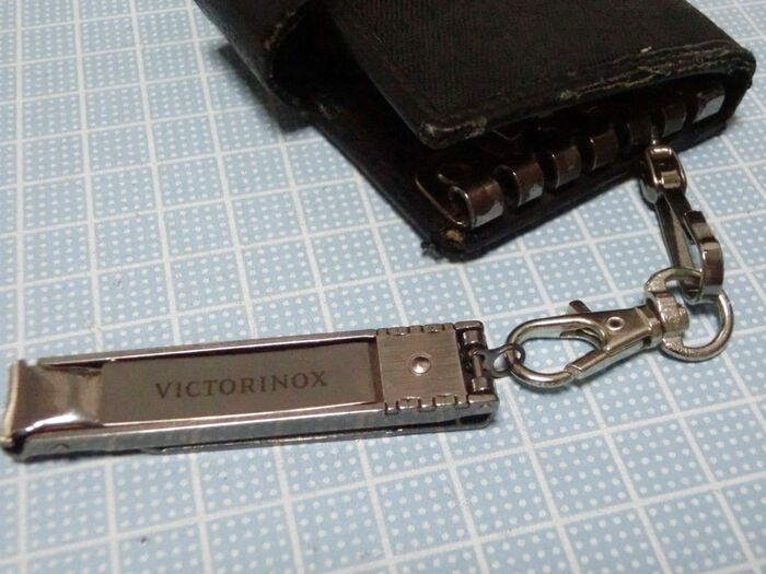 2.キーケースの金具につなぐ