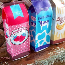 大人気!ダイソーの可愛すぎる『牛乳パック型のペンケース』