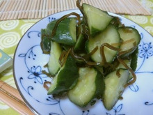 ポリ袋で一晩がウマい☆ きゅうりの塩昆布わさび浅漬け