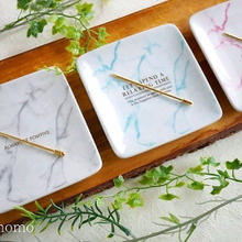 ダイソーの100均に見えない!大理石調のスクェアプレート3カラー