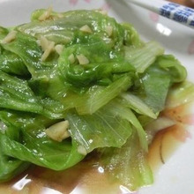 5分以内でうまうま♪ レタスのにんにくオイスターソース炒め