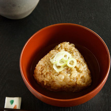 だし不要♪ 焼きおにぎりからの!お湯をかけるだし茶漬け