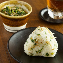 捨てずに活用! かぶの葉じゃこ炒め混ぜおにぎり