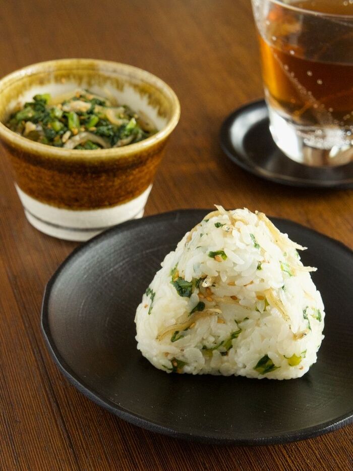 捨てずに活用! かぶの葉じゃこ炒め混ぜおにぎり