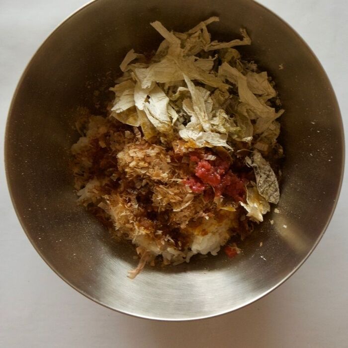 1 ご飯に材料を混ぜます。