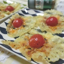 フライパンでおつまみ☆ プチトマトのチーズせんべい