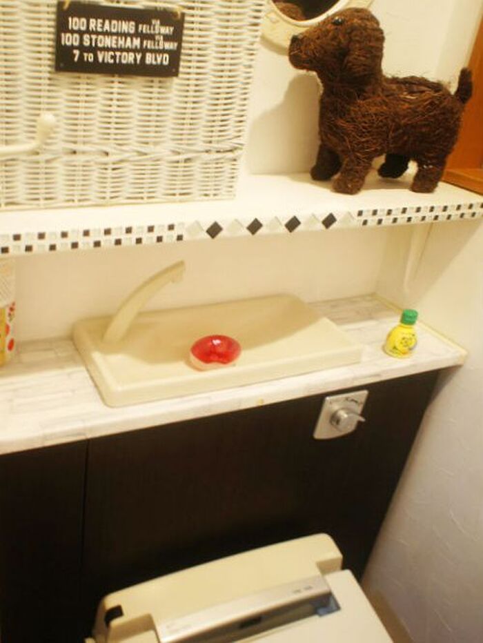 トイレ掃除にレモン汁が有効★アンモニア臭も水垢もスッキリ