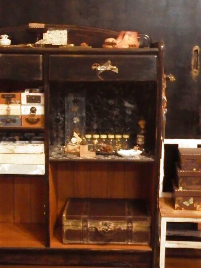 古家具リメイク!リメイクシートを少しだけ貼って見たい!小さな空間をお部屋に見立てて!