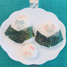 【試してみた】何これ?!面白い〜 貼るだけアートおにぎり