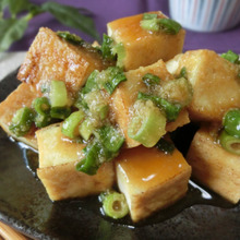 生姜たっぷりねぎ醤油だれがそそる♪ コロコロ厚揚げのステーキ