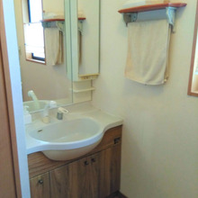 既製品の洗面台をリメイクシートでイメチェン