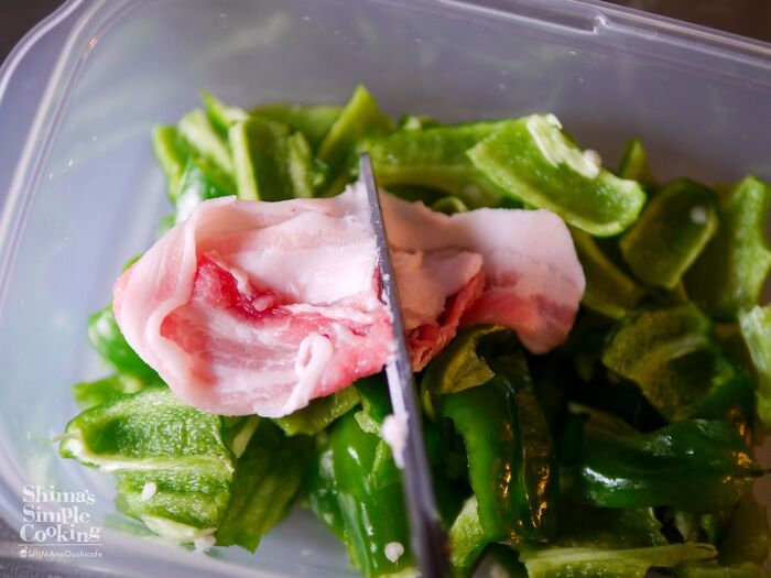豚バラ肉などはキッチンバサミ