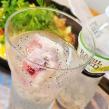 ベリー入り強炭酸氷 in DAISOのバジルシードドリンク