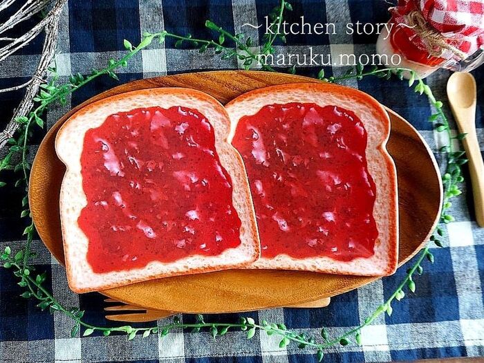 100均ワッツの♪本物と見間違う!?イチゴジャムのトーストプレート