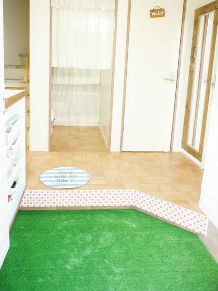 スッキリ・掃除も楽に★玄関に人工芝~