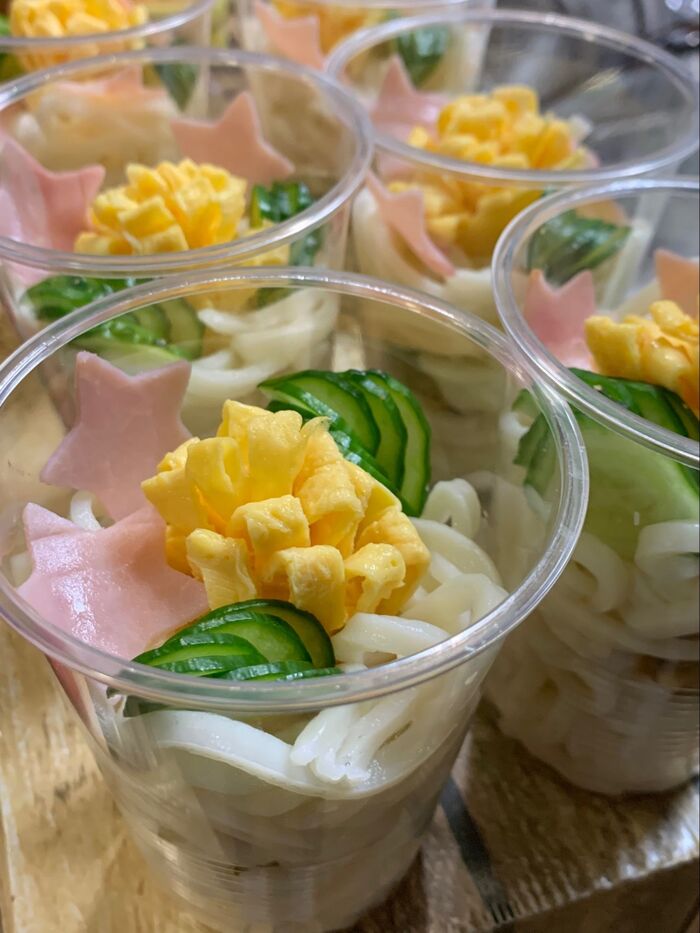 運動会弁当☆プラカップde冷やしうどん