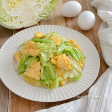 キャベツと卵の中華炒め。肉なしでもおいしい節約おかず!包丁不要♪