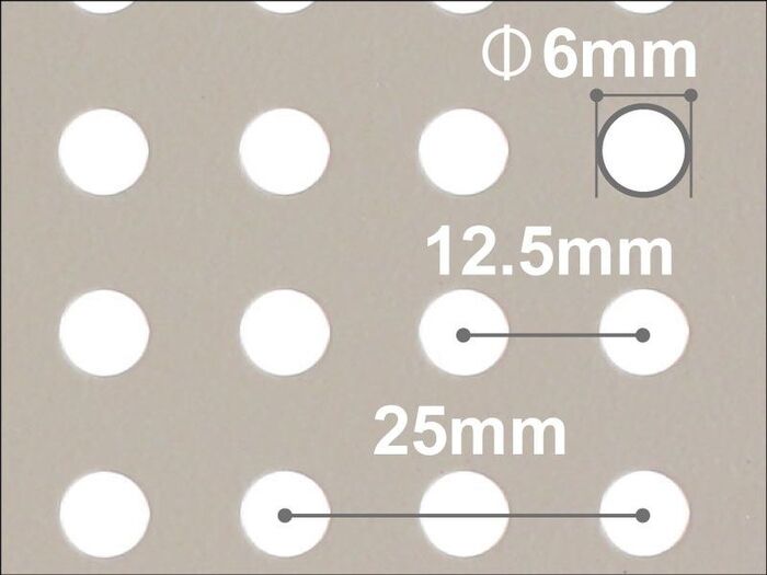 12.5mmピッチの有孔ボードだから、25mmピッチの市販のフックを使えます。