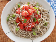 さっぱり麺レシピ「トマトとしらすのさっぱりそば」