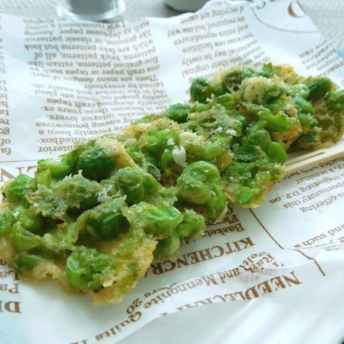 ワインがすすむ~そら豆のパルミジャーノガレット