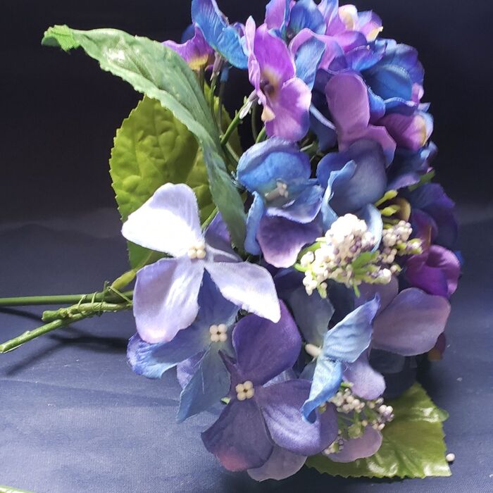 3、アジサイの花を飾る。