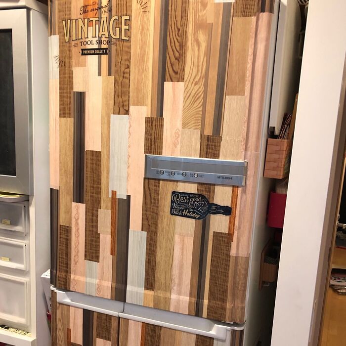 余ったリメイクシート有効活用♡ランダムウッド柄の冷蔵庫にお色直し