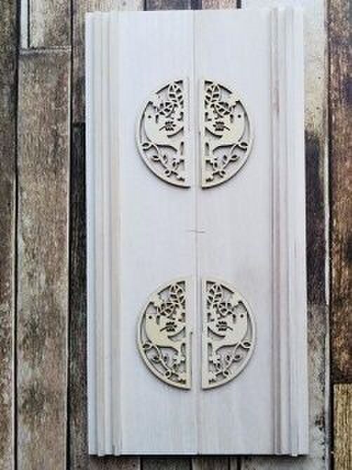 扉を飾りましょう。